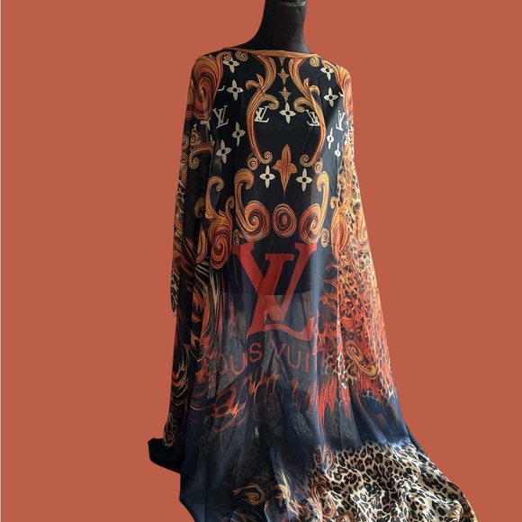 🥂Beautiful full and flowing Black and Gold Very Full and Long Sleeve Maxi Dress🥂 - Picture 2 of 3